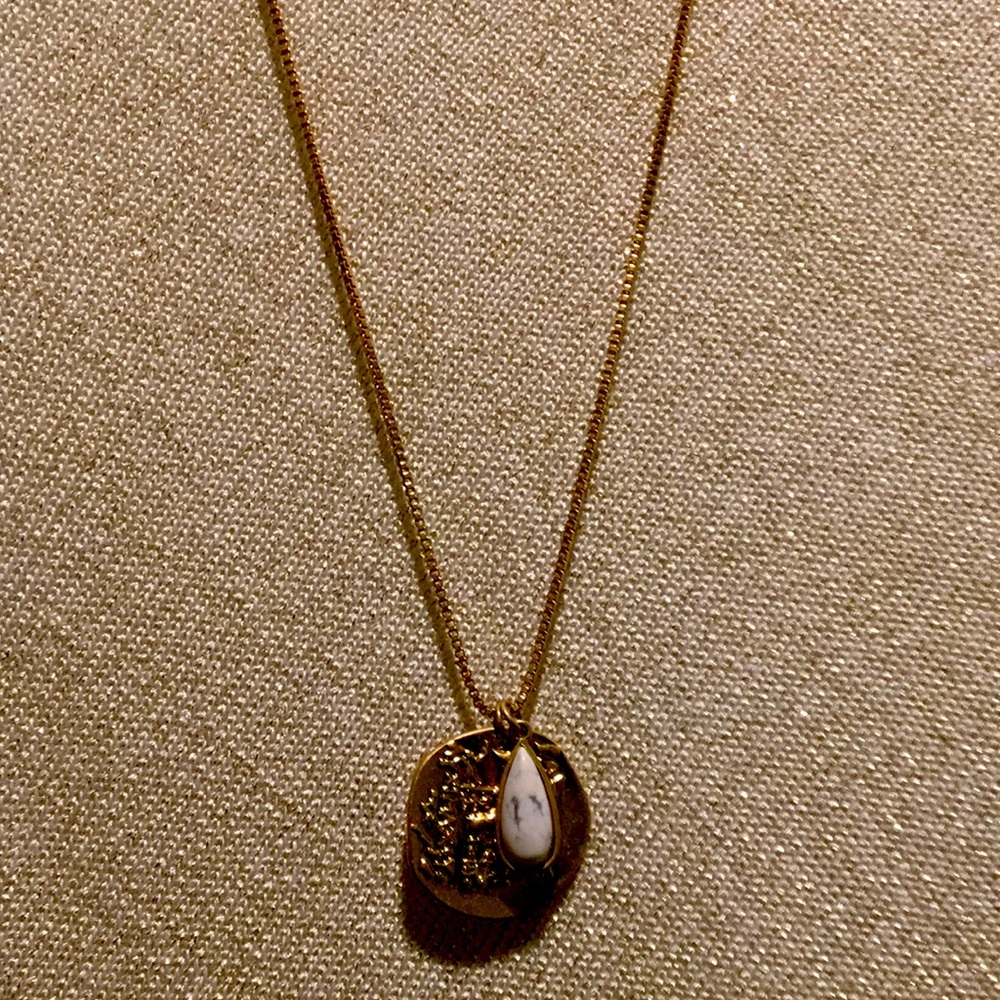 Evereve 12” pendant necklace with adjustable chain